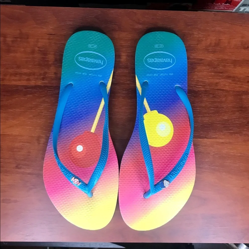 Havaianas x Dylan’s Candy Bar Flip Flops w/ Charms - Picture 3 of 8